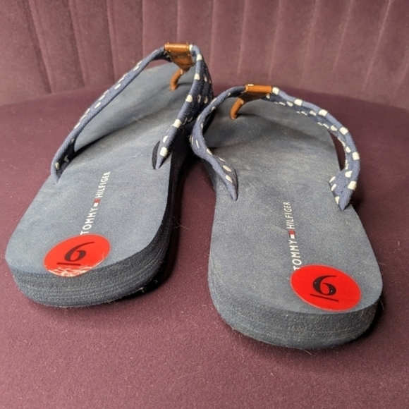 Tommy Hilfiger Size 6 Blue Polka Dots Flip Flop Sandals - Picture 4 of 5